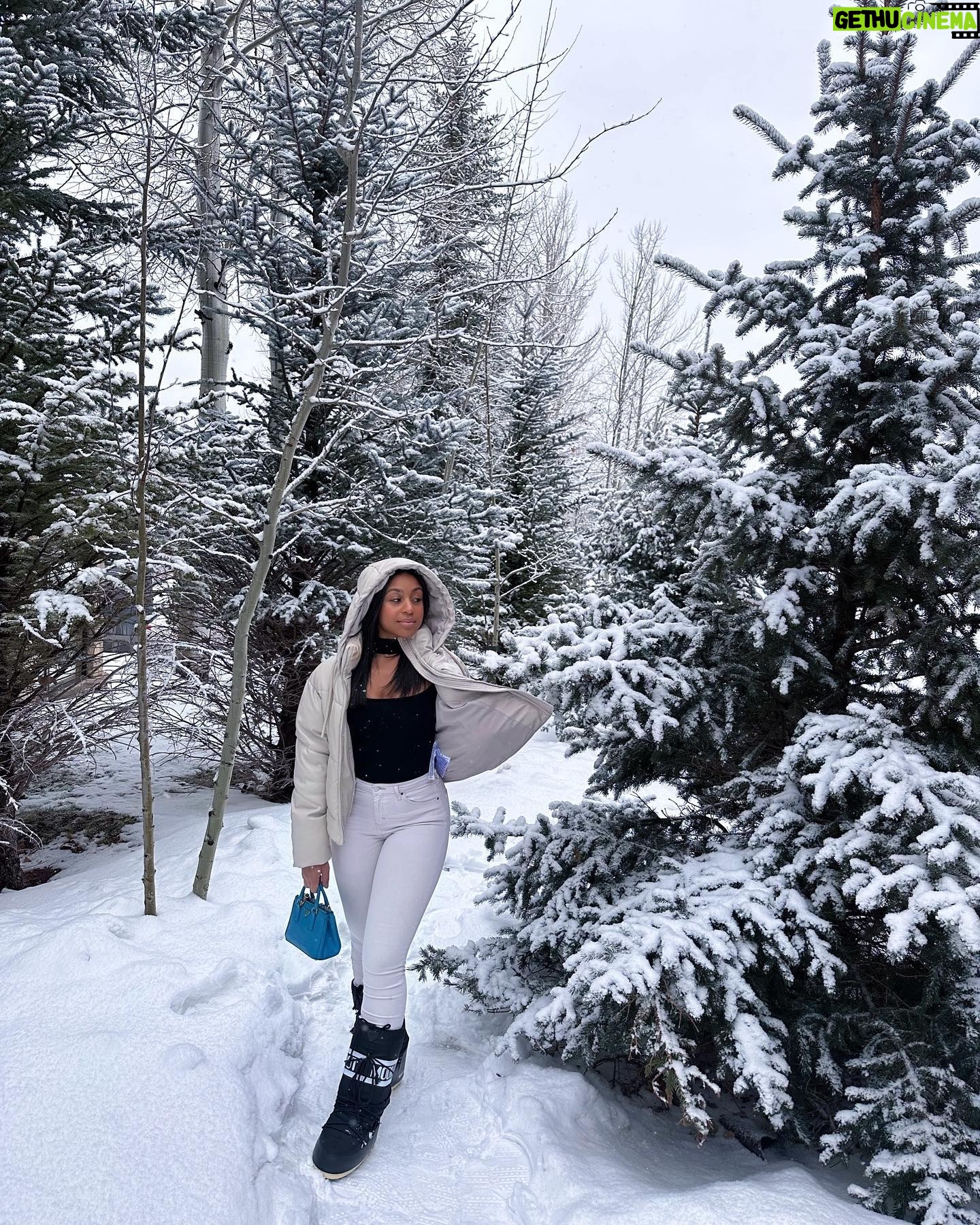 Karma Bridges - 3 Likes - Ended the year with a December to remember <3 wishing us peace, love, unforgettable memories, and so much joy this 2023. Happy New Year💙
