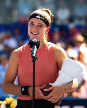 Karolína Muchová Instagram - What does being in the top10 mean to me?
It’s a reflection of a journey that wasn’t always smooth, but was filled with passion, determination and love for tennis. Cincinnati, thank you for taking a part in it. 
And thank to all of you for your unwavering support! 🙏🏼❤️