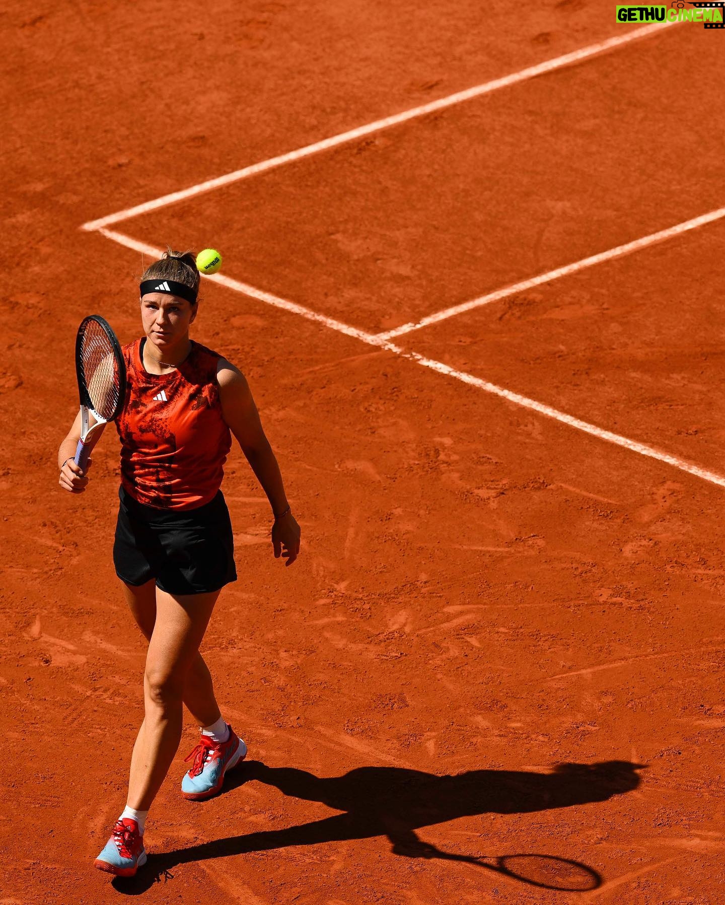 Karolína Muchová - 16.8K Likes - Czech mate 🇨🇿
@karolinamuchova upsets No.8 seed Sakkari in straight sets!
📸 @julien.crosnier / @fftennis
#WTA #Tennis #RolandGarros
