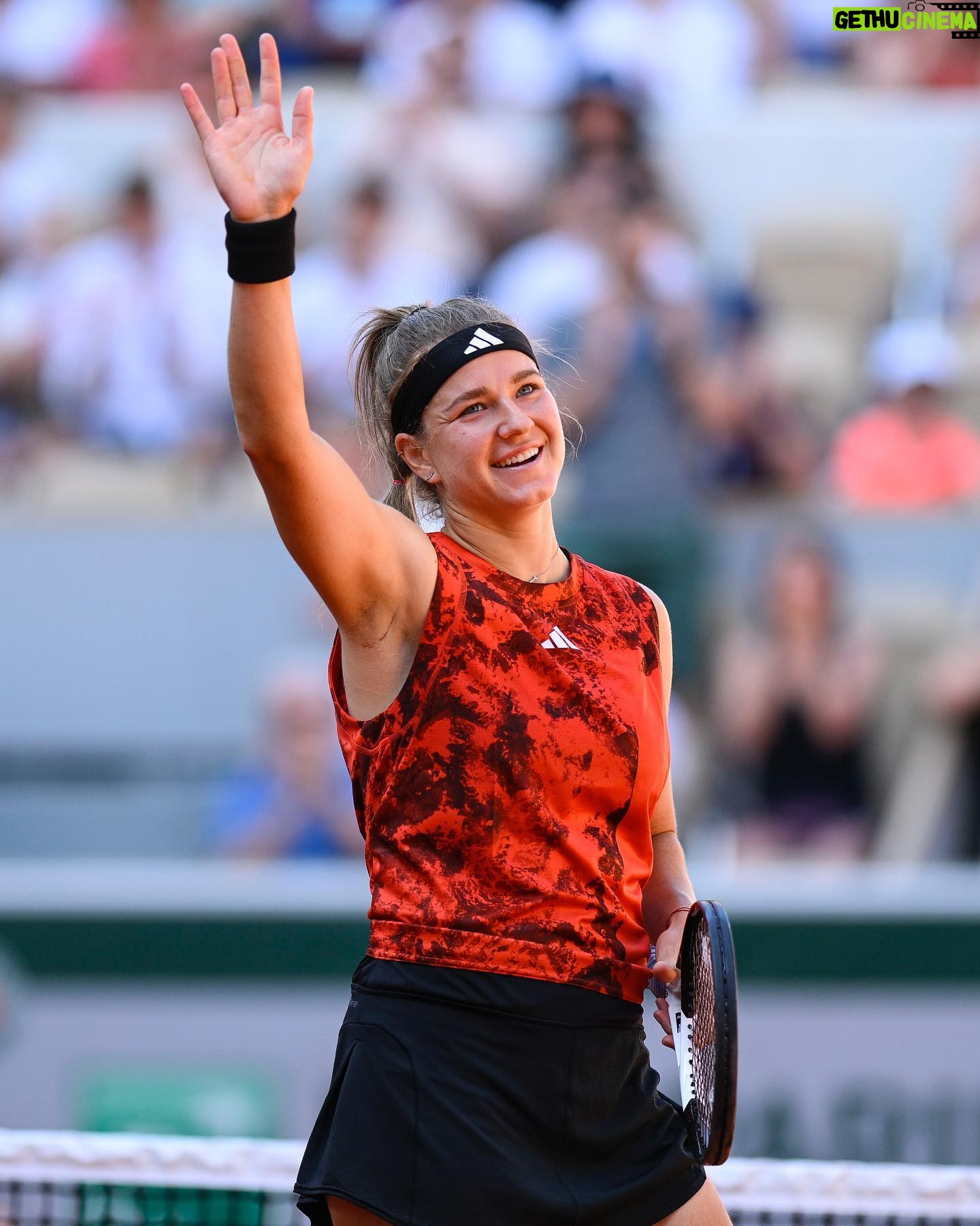 Karolína Muchová - 16.8K Likes - Czech mate 🇨🇿
@karolinamuchova upsets No.8 seed Sakkari in straight sets!
📸 @julien.crosnier / @fftennis
#WTA #Tennis #RolandGarros