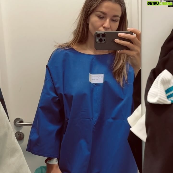 Karolína Muchová - 15.6K Likes - Life Lately 🌪️
1. Cover me in sunshine ☀️
2. Life is not perfect but your sneakers can be
3. Happy family postcard
4. Not so funny Karolina 🤦🏼♀️
5. Food blogger 2.0
6. Back in business 👔
7. Weightlifting these days 🫥
8. ✂️✂️✂️
9. Therapy 💃🏼