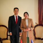 Karol Cariola Instagram - 🇨🇳REUNIÓN CON EMBAJADOR DE LA REPÚBLICA POPULAR DE CHINA EN CHILE, NIU QINGBAO Esta mañana, junto al vicepresidente Eric Aedo @ericaedojeldres recibimos la visita del Embajador de China en Chile, Niu Qingbao, para intercambiar visiones sobre las relaciones diplomáticas con un país que se ha transformado en nuestro principal socio comercial. Estas relaciones han estado marcadas por el respeto, la cooperación y el intercambio no solo comercial, sino también en otras áreas como la cultura. Hemos reafirmado nuestro interés por el desarrollo y crecimiento compartido de la humanidad, el reconocimiento de una China unificada y la ratificación del principio de neutralidad tecnológica. Esperamos contribuir en la profundización de nuestras relaciones y amistad con China 🇨🇳🇨🇱