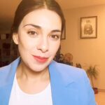 Karol Cariola Instagram - ¿En qué está la ley 40 horas? , aquí te lo explico 👆🏼 Antes de que termine este 1 de mayo, día de las trabajadoras y trabajadores les quiero dejar este video en que explico en qué está la aplicación de la ley que rebaja la jornada laboral a #40Horas 🩵⏰