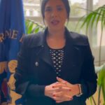 Karol Cariola Instagram - 1 de mayo conmemoramos el día internacional de las trabajadoras y trabajadores🇨🇱 Enviamos un abrazo lleno de fuerza y energía para seguir caminando juntas y juntos en la búsqueda y conquista de mejores condiciones laborales. Por un trabajo digno para las trabajadoras y trabajadores de nuestro país.