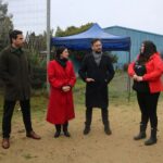 Karol Cariola Instagram - Hoy visitamos al club @ugn_oficial en el sector de Glorias Navales en Viña del Mar junto a @tomascovacich , seremi de Bienes Nacionales y @karolcariolaoliva , presidenta de la Cámara de Diputadas y Diputados para avanzar en gestiones en beneficio de la organización. #UnionGloriasNavales #Deporte #ViñadelMar #Diputado #TomasDeRementeria