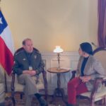 Karol Cariola Instagram - Esta mañana, junto al vicepresidente @ericaedojeldres recibimos el saludo protocolar de @bomberoschileoficial encabezado por el presidente de su Junta Nacional, Juan Carlos Field y la secretaria nacional Valeska Acevedo, quien nos contó además que es la segunda mujer en la historia en integrar la directiva nacional 👏🏼 Agradezco el reconocimiento de esta institución que cumple un rol tan fundamental en la labor que todos los días sus voluntarias y voluntarios realizan al acudir ante cualquier situación de emergencia. Valoro profundamente el trabajo del Cuerpo de Bomberos, al que también tengo el honor y la responsabilidad de pertenecer desde mi querida 21ª Compañía de Santiago ❤️ Desde la Cámara de @diputadasydiputadoscl cuentan con mi compromiso para contribuir en todo lo que podamos aportar.