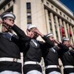 Karol Cariola Instagram - Ceremonia de honor a las Glorias Navales⚓️ Hoy en representación de la Cámara de @diputadasydiputadoscl junto a las autoridades de todos los poderes del Estado, estamos participando del aniversario 145° del Combate Naval de Iquique y Punta Gruesa, encabezada por el comandante en jefe de la Armada, almirante Juan Andrés de la Maza, el Presidente @gabrielboric y la ministra @maya_fernandez_allende El Almirante destacó la importancia de la aprobación del proyecto de ley que fortalece la policia maritima, el cual fue uno de los primeros proyectos que, desde esta nueva Mesa Directiva que me toca encabezar, agilizamos y promovimos su aprobación. Esto refleja lo fundamental que es el trabajo en conjunto y el aporte que pueden realizar quienes resguardan nuestras fronteras en el combate al crimen organizado.