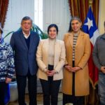 Karol Cariola Instagram - Esta mañana me reuní con una delegación de la Dirección Nacional del Partido Comunista de Chile @pc_chile ❤️ Hoy me reuní desde mi rol como Presidenta de la Cámara de Diputados/as con una delegación de la comisión política del Partido Comunista de Chile encabezada por su presidente Lautaro Carmona @lautaro.carmona.soto y su secretaria general Barbara Figueroa @barbara_figue , junto a Claudina Nuñez y Javier Albornoz, también integrantes de la dirección. Además de recibir su respaldo y cariñoso saludo por la tarea que he asumido como diputada militante del @pc_chile , conversamos sobre diversas materias en el ámbito legislativo; de los desafíos en la reforma de pensiones, sobre la agenda de seguridad pública, la necesidad de profundizar los derechos laborales, entre otras materias. Hablamos también de la gran responsabilidad que significa para nosotras/os, que por primera vez en la historia de la República, una diputada militante del Partido Comunista, asuma la Presidencia de uno de los 3 poderes del estado, encabezando la Cámara de @diputadasydiputadoscl Agradecida de este significativo e importante encuentro 🙏🏼