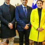 Karol Cariola Instagram - Hoy me reuní con la directiva de la ARCHI 📻 Esta tarde, recibí a la directiva de la Asociación de Radiodifusores de Chile @somosarchi , encabezada por su presidente, Cristian Gálvez. 🎙️Es el gremio de medios de comunicación social más antiguo del país, y que hoy está cumpliendo 88 años en su labor fundamental por el ejercicio del Derecho a la Comunicación y la defensa de la libertad de expresión y que agrupa a más de 1200 radios de diferentes regiones. Fue un provechoso espacio de diálogo donde me hicieron llegar sus preocupaciones y propuestas como gremio. Les expresé nuestra total disposición para fiscalizar y trabajar colaborativamente tanto en la implementación como en la tramitación de leyes que les competen.