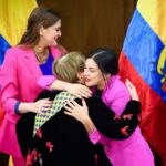 Karol Cariola Instagram - Celebramos la condecoración «Simón Bolivar a la Integración Latinoamericana» a nuestra ex Presidenta Michelle Bachelet, quien recibió la máxima distinción que entrega el @parlamentoandino por su importante contribución para la cooperación en la región 👏🏽 Como Presidenta de la Cámara de @diputadasydiputadoscl , quiero destacar también la celebración en nuestro país de las sesiones de este importante organismo interregional, encabezado por su presidenta @yolibertadora , que se enfocaron en el combate conjunto contra el crimen organizado. Esperamos contribuir a la armonización de nuestras legislaciones en materia de seguridad.