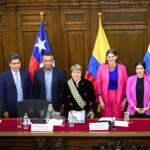 Karol Cariola Instagram - Celebramos la condecoración «Simón Bolivar a la Integración Latinoamericana» a nuestra ex Presidenta Michelle Bachelet, quien recibió la máxima distinción que entrega el @parlamentoandino por su importante contribución para la cooperación en la región 👏🏽 Como Presidenta de la Cámara de @diputadasydiputadoscl , quiero destacar también la celebración en nuestro país de las sesiones de este importante organismo interregional, encabezado por su presidenta @yolibertadora , que se enfocaron en el combate conjunto contra el crimen organizado. Esperamos contribuir a la armonización de nuestras legislaciones en materia de seguridad.