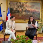 Karol Cariola Instagram - Reunión de trabajo con la ministra de la Mujer y la Equidad de Género 💜 Sostuvimos una fructífera reunión de trabajo con la ministra @totiorellanag con quien abordamos las diferentes iniciativas legislativas que están impulsando desde el @minmujeryeg para mejorar la vida de las mujeres de nuestro país. Conquistar mas derechos y protección, equidad de género y más oportunidades. Seguiremos trabajando para contribuir desde la cámara de @diputadasydiputadoscl a que esta agenda avance 🤜🏻🤛🏻