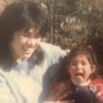 Karol Cariola Instagram - Feliz día a mi madre hermosa y a todas las madres del mundo ❤️ Mi madre ha sido un pilar fundamental en mi vida, es la persona más incondicional que conozco, ella me enseñó a leer y escribir, siempre me apoya aunque no esté deacuerdo, me inculcó que para cada prueba en la vida hay que prepararse y actuar con convicción, mi mamá me ha enseñado muchas cosas... Por eso le agradezco infinitamente su amor profundo, por estar siempre pensando en nosotros, sus hijos/as. #LaMaternidadSiempreDebeSerUnaDecisión #MaternidadPorOpcion #AmorDeMamá