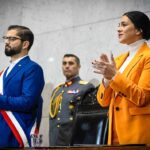 Karol Cariola Instagram - #CuentaPúblicaPresidencial 🇨🇱 Hoy recibimos al Presidente de la República @gabrielboric en el Salón de Honor de nuestro Congreso Nacional junto al @senadorjosegarciaruminot como anfitriones de esta tercera Cuenta Pública del @gobiernodechile ☝🏽 En su discurso, el presidente ha dado cuenta de políticas públicas aprobadas en la Cámara de Diputadas y Diputados y en el Senado, como la Ley de 40 horas laborales, el aumento del Salario Mínimo y la Ley de Pago de Pensiones de Alimentos, que impactan positivamente y de manera directa en la vida cotidiana de las familias de nuestro país. Aún queda mucho por hacer, por eso como Congreso concordamos prioridades en seguridad pública y económica, pero también en materia social. Valoro lo anunciado por el presidente en respuesta a demandas históricas de derechos sociales en materia de salud integral, equidad salarial, pensiones, educación, cuidados, derechos de las mujeres, inicio del sistema nacional de cuidados, entre otros… 📸 Bajo el lente de @pablo_ovalle_isasmendi