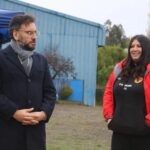 Karol Cariola Instagram - Hoy visitamos al club @ugn_oficial en el sector de Glorias Navales en Viña del Mar junto a @tomascovacich , seremi de Bienes Nacionales y @karolcariolaoliva , presidenta de la Cámara de Diputadas y Diputados para avanzar en gestiones en beneficio de la organización. #UnionGloriasNavales #Deporte #ViñadelMar #Diputado #TomasDeRementeria