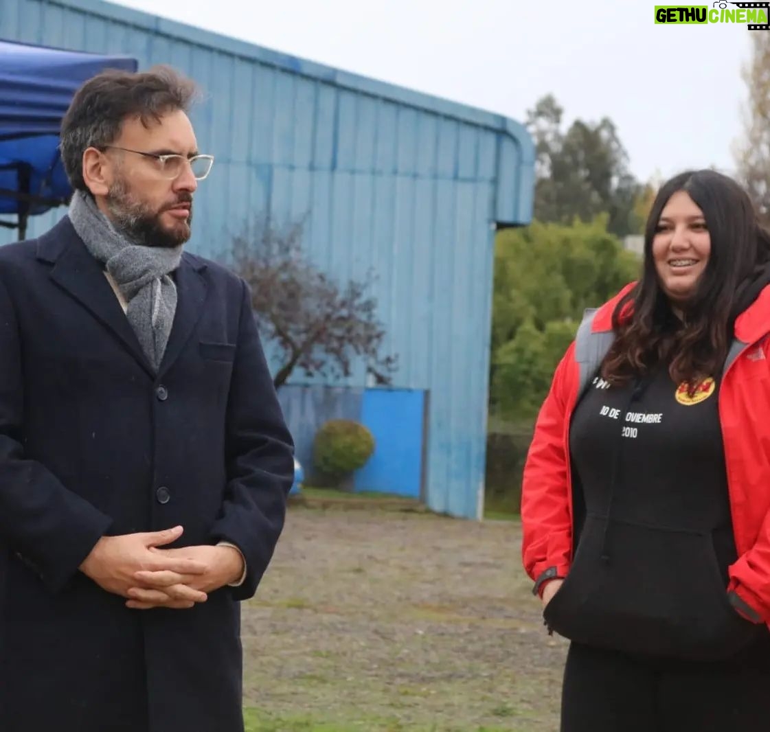 Karol Cariola Instagram - Hoy visitamos al club @ugn_oficial en el sector de Glorias Navales en Viña del Mar junto a @tomascovacich , seremi de Bienes Nacionales y @karolcariolaoliva , presidenta de la Cámara de Diputadas y Diputados para avanzar en gestiones en beneficio de la organización. #UnionGloriasNavales #Deporte #ViñadelMar #Diputado #TomasDeRementeria