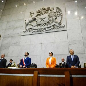 Karol Cariola Instagram - #CuentaPúblicaPresidencial 🇨🇱

Hoy recibimos al Presidente de la República @gabrielboric en el Salón de Honor de nuestro Congreso Nacional junto al @senadorjosegarciaruminot como anfitriones de esta tercera Cuenta Pública del @gobiernodechile 

☝🏽 En su discurso, el presidente ha dado cuenta de políticas públicas aprobadas en la Cámara de Diputadas y Diputados y en el Senado, como la Ley de 40 horas laborales, el aumento del Salario Mínimo y la Ley de Pago de Pensiones de Alimentos, que impactan positivamente y de manera directa en la vida cotidiana de las familias de nuestro país.

Aún queda mucho por hacer, por eso como Congreso concordamos prioridades en seguridad pública y económica, pero también en materia social. Valoro lo anunciado por el presidente en respuesta a demandas históricas de derechos sociales en materia de salud integral, equidad salarial, pensiones, educación, cuidados, derechos de las mujeres, inicio del sistema nacional de cuidados, entre otros…

📸 Bajo el lente de @pablo_ovalle_isasmendi