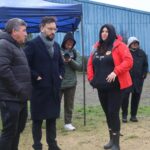 Karol Cariola Instagram - Hoy visitamos al club @ugn_oficial en el sector de Glorias Navales en Viña del Mar junto a @tomascovacich , seremi de Bienes Nacionales y @karolcariolaoliva , presidenta de la Cámara de Diputadas y Diputados para avanzar en gestiones en beneficio de la organización. #UnionGloriasNavales #Deporte #ViñadelMar #Diputado #TomasDeRementeria