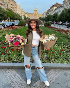 Karolína Kokešová Instagram - Květinářka 💐

#kytikyti #jaro 🌼☀️