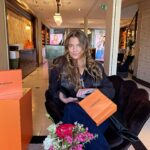 Karolina Muller Instagram - What’s better way to start the weekend than to get the best SPA treatments at the Temple of Beauty in Geneva, Switzerland 🇨🇭 one of my most favorite places in town 🇨🇭 @l_raphael Thank you for being wonderful! ♥️♥️♥️ @ronit_raphael ♥️♥️♥️ @saburnet_collection #travelgram #geneva #citygram #cityguide #bestoftheday #lraphael #oxygenfacial #oxyglow #spaday #hairtransformation #bestdestinations #instadaily #fridayvibes #fridaymood #instagood #actorslife #actresshot #actresslife #celebritynews #celebstyle #citygirl #explorer #trendalert #trendingnow #actress #model #celebrity #karolinamuller #karolinamullerofficial @karolinamullerofficial