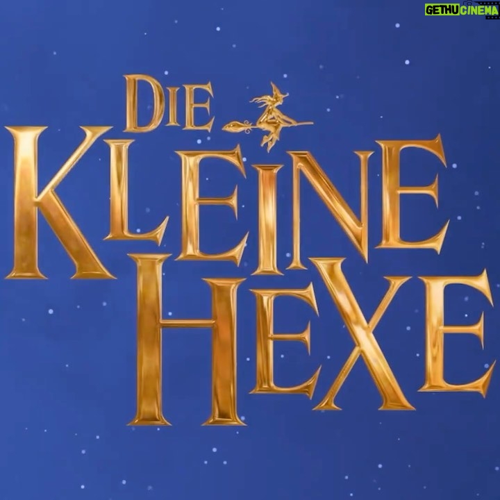 Karoline Herfurth Instagram - Er ist zwar erst 100, trotzdem darf Otfried Preußler ausnahmsweise auf dem Blocksberg mittanzen - aber nur weil es ein Runder ist. Die kleine Hexe gratuliert dem Nachwuchs 😉✨🌸 Zum Geburtstag kommen wir zurück in‘s Kino 🍿