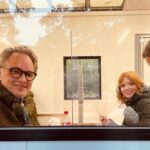 Karoline Herfurth Instagram – “Einfach Mal Was Schönes”. 
In vieler Hinsicht. 🌹 
Heute ist Kinostart! Ein Film für’s Herz. Tut gut. Kinowetter. Enjoy! 🍿🎞 

#karlaundsenay #senayundemin #julekarlaundjohanna #crewlove #goodtimes 
Regie: @karolineherfurth 
@hellingerdoll @warnerbrosde