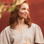 Karoline Herfurth Instagram - Hab ich Euch schon erzählt, dass ich das erste und neue Gesicht von @weleda_ag bin und mega stolz drauf?… 😉❤️ (Werbung) #growtogether Photo: @iheartdaviddaub @leenazimmermann @steffiwillmann