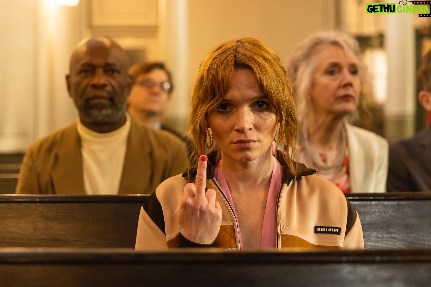 Karoline Herfurth Instagram - ✨einfach mal schöne Momente photobomb 4/4 💕 #einfachmalwasschönesfilm hat den #ernstlubitschpreis bekommen ✨ Photocredit @annewilk @warnerbrosde @hellingerdoll @lilie2apr @christopherfdoll @monyfaessler @l.bosch @gottschila @normatschernau @jasminshakeri @emilia.schuele @milenatscharntke @friedrichmuecke @joachimkrolofficial @dilaraaylin.zm @aaronaltaras @melika_foroutan_ @knauprecords @mona.pirzad @lena_stahl_official @kathiangerer_official @benlitwinschuh @linusbade @nicostank @frederic.linkemann.official @waulpalther @elzemarieke_de_vos @coco.carjell @carolinkarnuth_official #maxibrückner #martinagedeck @francis3000 @victor.kadam @noahjoelkraus