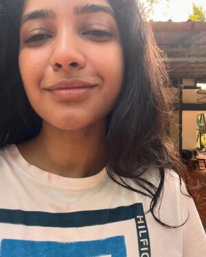 Karthika Muralidharan Instagram - A 24hour pit stop at grandma’s and my morning already giving me vibez
~ morning gardening clothes on 
~spotted something super blue 
~ saved the butterfly from a tree spider web , thereby starving the spider , but we all got obvious biases now don’t we 
~ harvested tapioca 
~ spent two minutes getting jealous of Sundari basking in the sun 
~ till I decided to be that Sundari coz YOLO bitchez

I also Friday like my 63 year old father at 27 , so who is really winning here huh? huh?
Commnt me biloww guyss