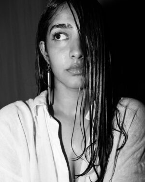 Karthika Muralidharan Instagram - ♠️🃏🌖

A lovely evening experimenting and sharing favourites with @mayank0491 

Shot by @mayank0491 
HMU / Styling by @me only
.
.
.
.
.
.
.
#karthikamuralidharan #explore #blackandwhitepotraits