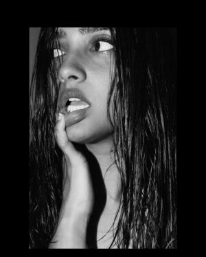 Karthika Muralidharan Instagram - ♠️🃏🌖

A lovely evening experimenting and sharing favourites with @mayank0491 

Shot by @mayank0491 
HMU / Styling by @me only
.
.
.
.
.
.
.
#karthikamuralidharan #explore #blackandwhitepotraits
