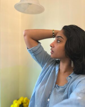 Karthika Muralidharan Instagram - 🧿🌊🛁 
You cant find me in the club 
with a bottle bub
but come gimme a hug

Bracelet : @mina.jaipur