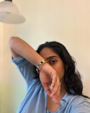 Karthika Muralidharan Instagram - 🧿🌊🛁 
You cant find me in the club 
with a bottle bub
but come gimme a hug

Bracelet : @mina.jaipur