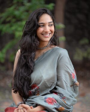 Karthika Muralidharan Instagram - Press Meet for Saba Nayagan
Releasing Dec 15th in theatres! 

Styled by : @nikhitaniranjan 🌸
📸 : @karthikakphotography 
PR : @aravindxp 

#sabanayagan #babyma