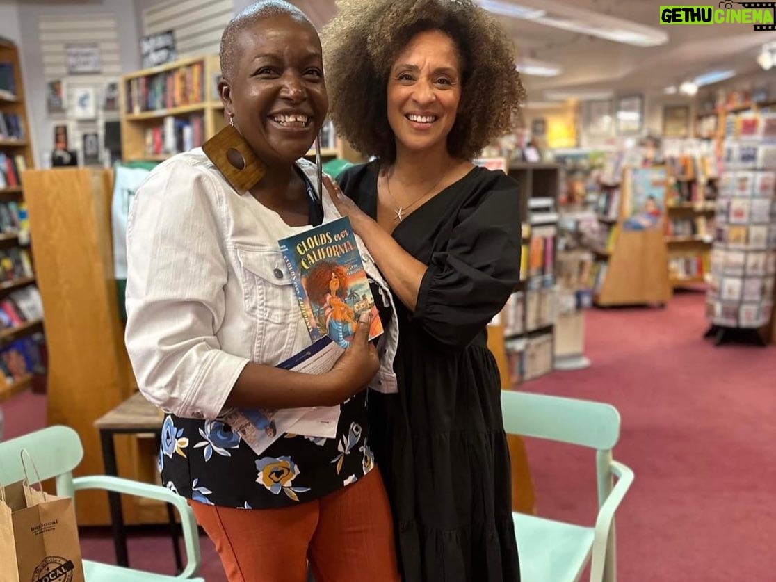 Karyn Parsons Instagram - Thank you, @booksonthesq , #FrancesMartindale, and everyone who showed up and helped make last night’s #CloudsOverCalifornia 📘⛅️🛼🌴🥰celebration a truly memorable evening! #booksonthesquare #middlegradefiction