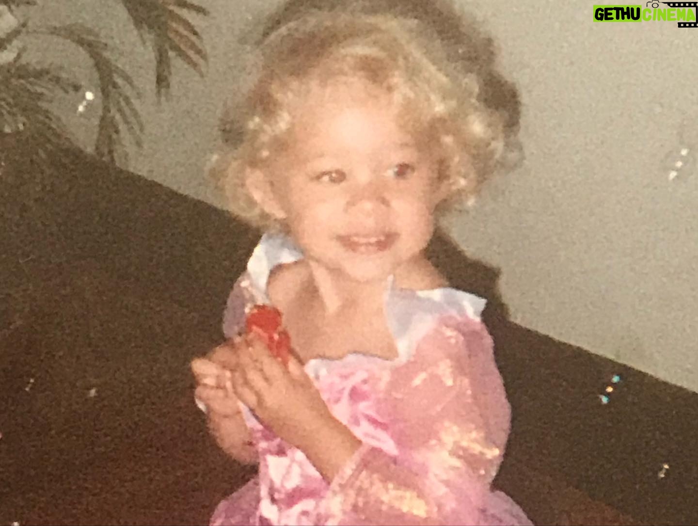 Karyn Parsons Instagram - You are pure magic. I love you to the moon and back, and again and again. So crazy about you. More so every year. 🌻 Happy birthday, my beautiful Lana. 🦋💕💕💕✨✨✨