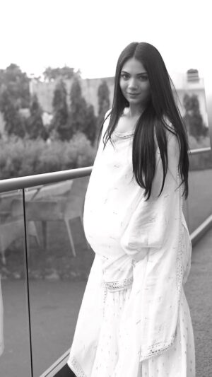 Kashish Rai Instagram - ;)
.
#live #love #laugh