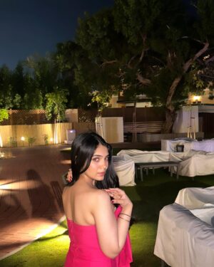 Kashish Rai Instagram - She’s fire, fire for you.
Her fire can give you whatever you wish for;
It can give you warmth, if you wish for it.
It can give you light, if you wish for it.
It can burn you, if you wish for it..❤️‍🔥
.
#live #love #laugh