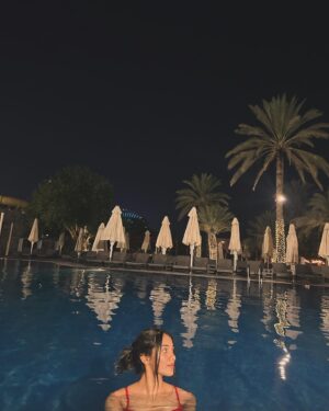 Kashish Rai Instagram - Every time I see my previous vacation pictures, I plan another trip. Does that happen to you too?😅
.
#live #love #laugh