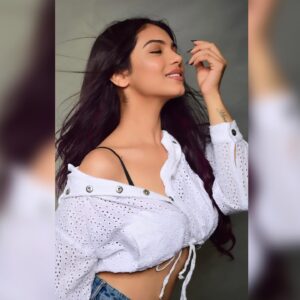 Kashish Rai Instagram - Don’t look for a firecracker, look for a fireplace… or be one!🤍
.
#live #love #laugh