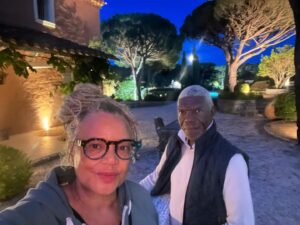 Kasi Lemmons Instagram - Happy Strawberry Moon!! Breathing the Jasmine-scented air and feeling deep and profound gratitude to find myself here, on this beautiful night, in this beautiful place, with family and friends, recharging. Preparing for the road ahead✨