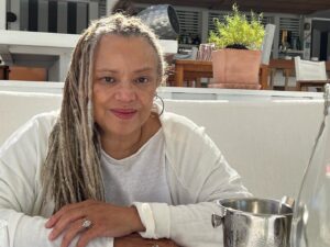 Kasi Lemmons Instagram - Happy Strawberry Moon!! Breathing the Jasmine-scented air and feeling deep and profound gratitude to find myself here, on this beautiful night, in this beautiful place, with family and friends, recharging. Preparing for the road ahead✨
