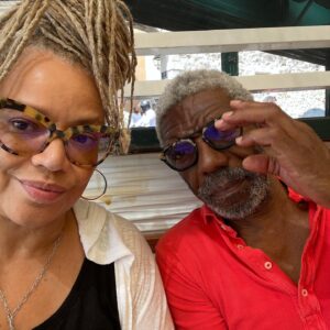 Kasi Lemmons Instagram - HAPPY JUNETEENTH Y’ALL!👊🏽👊🏽👊🏽👊🏽👊🏽👊🏽👊🏽🙌🏽🙌🏽🙌🏽🙌🏽💃🏽😎🥂🍾💋