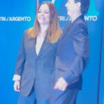 Kasia Smutniak Instagram - “MUR’ vince il Nastro d’Argento come miglior documentario !!!! “MUR’ Najlepszym Filmem Dokumentalnym Roku nagroda przyznawana przez dziennikarzy i krytyków Srebrna Wstążka ( Nastro d’Argento ) 🎉🎉🎉 Quando siamo partire con @ziamare nel marzo 22 per il confine polacco , la guerra in Ucraina era scoppiata da pochi giorni . La preoccupazione che percepivo intorno a noi era rivolta al confine ucraino , alla nostra sicurezza . Io , invece , sapevo che non sarebbe stata la guerra il mio ostacolo principale e le paure , tutte ed infinite , erano rivolte al confine a poche decine di chilometri a nord , la Bielorussia . In una zona ,dove l’accesso era vietato , le riprese impossibili e le conseguenze tutte da scoprire . Un luogo ,dove le regole della moralità su quale si basa la nostra l’intera esistenza erano saltate e purtroppo ,a distanza di 2 anni ,non è ancora cambiato nulla . Vorrei ringraziare il Sindacato Nazionale Giornalisti Italiani perché in una voce di dissenso, in un atto di disobbedienza , hanno riconosciuto un’opera d’arte. Oggi , più importante che mai * Presentato in anteprima mondiale al Toronto International Film Festival e successivamente alla Festa Del Cinema Di Roma nella sezione Special Screening, prodotto da Domenico Procacci , Laura Paolucci e Kasia Smutniak e scritto da Kasia Smutniak e Marella Bombini . Una produzione Fandango in associazione con Luce Cinecittà è una distribuzione Luce Cinecittà. * #nastridargento #nastridargento2024 #murdocumentario #documentari2024 #cinemadelreale @loropiana #loropiana #adv #mur