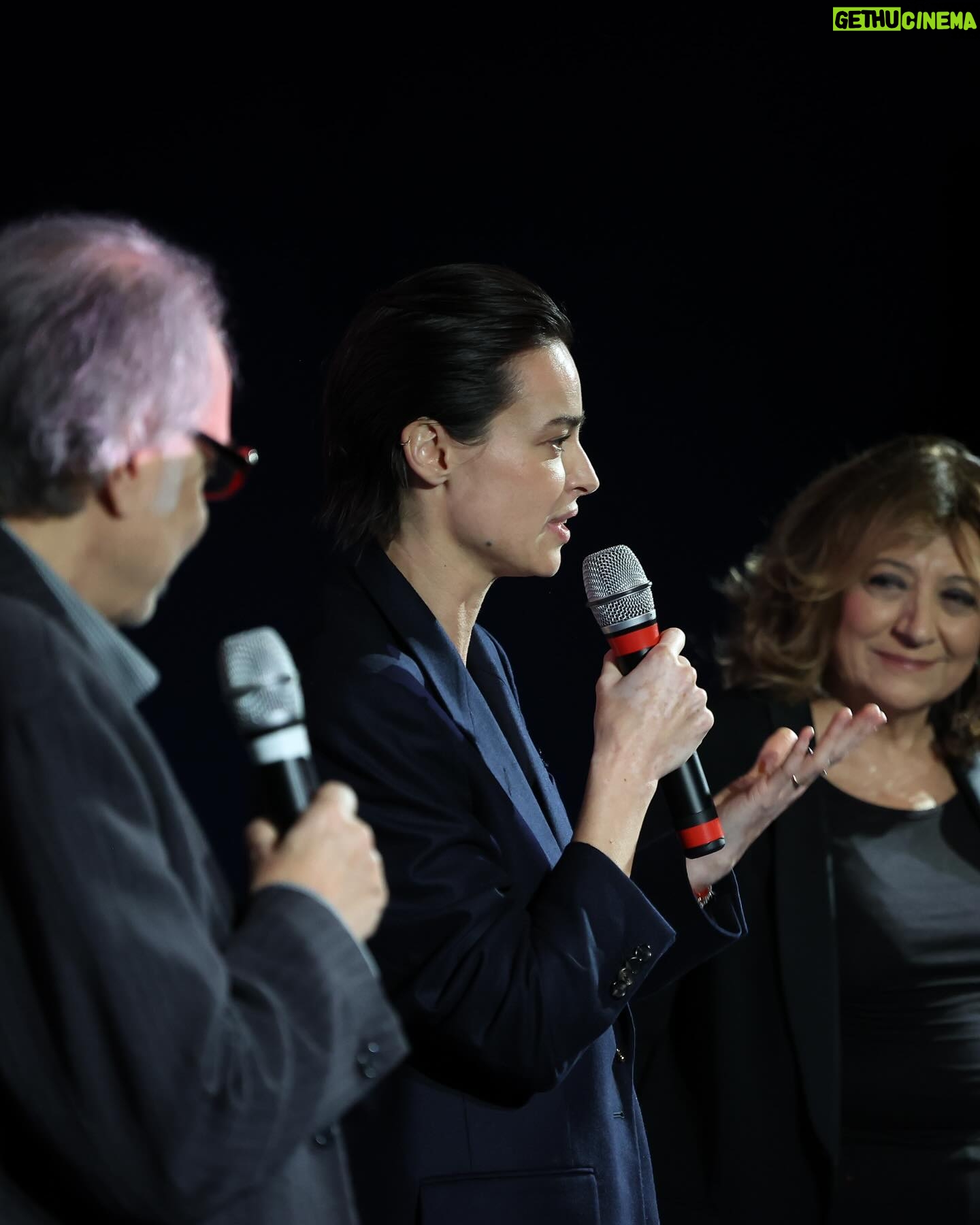 Kasia Smutniak Instagram - „MUR „ Miglior Documentario 2024 #cinemadreale Nastri d’Argento @nastridargento @fandango_official @fandango.sales #lucecineccita * @loropiana #loropiana #adv @fosforopress @gloriaripamonti @leonardo_puccini_photos #SNGCI