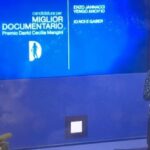 Kasia Smutniak Instagram – Sono molto emozionata per questa nomination ai @premidavid .
Siamo partite con un idea ben precisa in testa , che è stata sconvolta dagli avvenimenti del momento , la guerra in Ucraina , l’impossibilità di raccontare una storia che non voleva essere raccontata, l’’emotività che ha prevalso sul racconto dei fatti .. È stato un percorso fatto di cose , grandi cose , almeno per me . Sono felice che MUR sia stato visto , ascoltato e capito da tanti . Sono stata fortunata , fin dall’inizio , di fare questo percorso con delle donne straordinarie , forti , fortissime , le donne che cercano di farsi forza a vicenda . Penso che la forza di questo racconto è proprio lì . Nella forza collettiva , che non è fatta di grandi gesti , ma di piccoli gesti quotidiani , di dubbi e incertezze , di fragilità che ci rafforzano invece che dividerci . Per me è già una vittoria . Grazie a tutte le persone che ci hanno votato fino ad ora .
Comunque leggere Cacia Sbuttniak  tra le cinquine dei David di quest’anno è stato un momento indimenticabile ✊✊✊✊
#MUR #murdocumentario @ziamare @if.alias @laura.paolucci_ #eleonorasavi @fandango_official #institutoluce 

In bocca al lupo ai tutti i candidati di quest’anno !