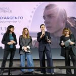 Kasia Smutniak Instagram - „MUR „ Miglior Documentario 2024 #cinemadreale Nastri d’Argento @nastridargento @fandango_official @fandango.sales #lucecineccita * @loropiana #loropiana #adv @fosforopress @gloriaripamonti @leonardo_puccini_photos #SNGCI