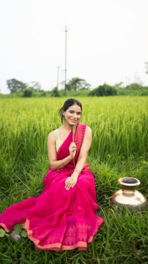 Kasturi Chhetri Instagram - नख़रे वाली 🌺 
.
.
. 
📸 @zeusphotography13 

#gulabisadi🌸💗 #gulabisadi #trendingreels #trending #reels #instagood #viral #saree #pink #reelsinstagram #marathireels #khetibadi🌱🌾 #explore #fyp #kolkata