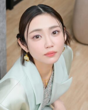 Kasumi Yamaya Instagram - ドラマ「アンメット ある脳外科医の日記」
取材時のスタイリング&ヘアメイク

今回の　#山谷のお洒落　テーマ　「春」🌸

可愛くしてもらえて嬉しかったなぁ🌸

#山谷花純 #アンメットある脳外科医の日記 #アンメット 
#カンテレ #フジテレビ