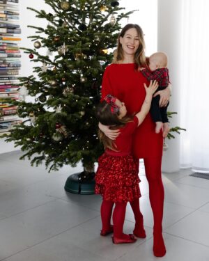 Katarína Štumpfová Instagram - Prajeme vám krásne vianoce❤️🎄 veľa lásky a zdravia fyzického aj duševného. Nech je svet krajší❤️